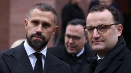Jens Spahn (rechts), und sein Ehemann Daniel Funke (links)