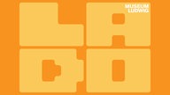 Keyvisual des Langen Donnerstags des Museum Ludwig: LADO auf orangenem Untergrund 