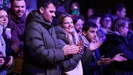 Das WDR 2 Weihnachtswunder am Dienstag (16.12.2025) - Publikum auf dem Burgplatz