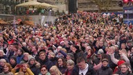 WDR 2 Weihnachtswunder 2025 in Essen - Publikum auf dem Essener Burgplatz am Mittwoch (17.12.2025)