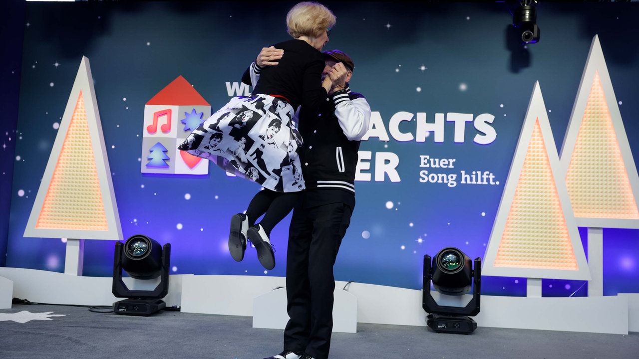 Das WDR 2 Weihnachtswunder am Montag (15.12.2025) - Boogie Woogie auf dem Burgplatz: Die Tänzer  des DJK-VfL Willich und der Boogie-Woogie Mafia aus Düsseldorf haben fürs WDR 2 Weihnachtswunder gesammelt.