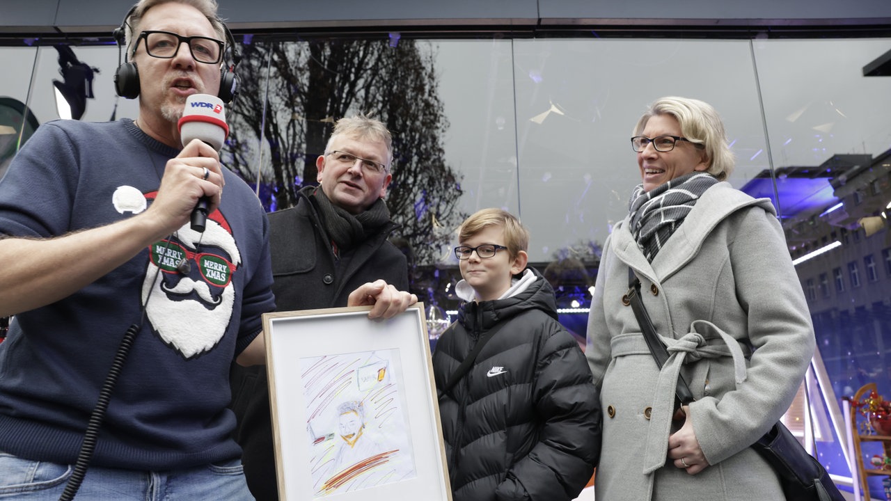 WDR 2 Weihnachtswunder in Essen (13.12.2025) - Jan Malte Andresen mit gezeichnetem Porträt