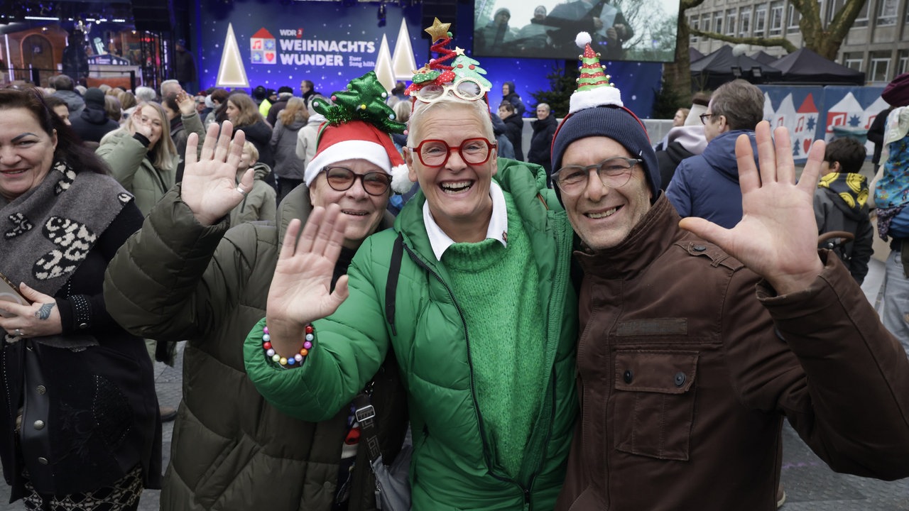 WDR 2 Weihnachtswunder in Essen (13.12.2025) - Zuschauer mit Weihnachtsdeko