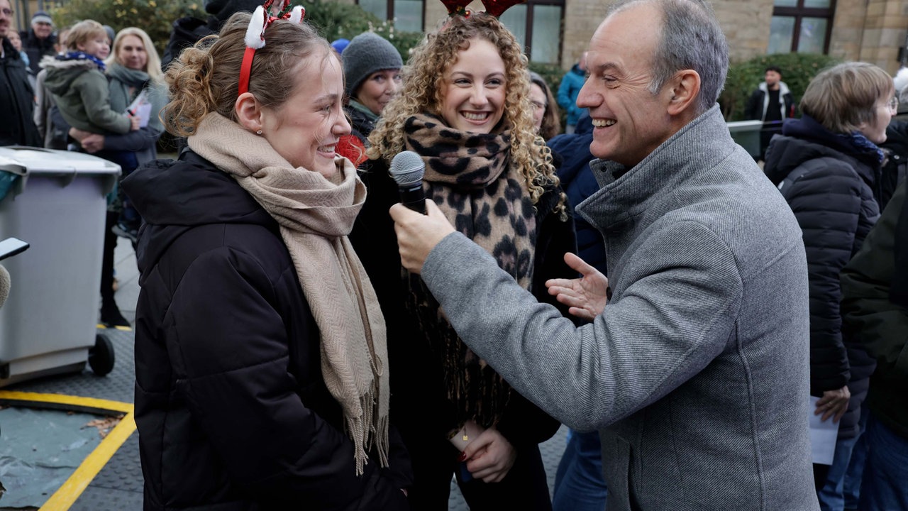 Das WDR 2 Weihnachtswunder am Sonntag - René Steinberg beim Casting für "Familie Teenie-Stuss live"