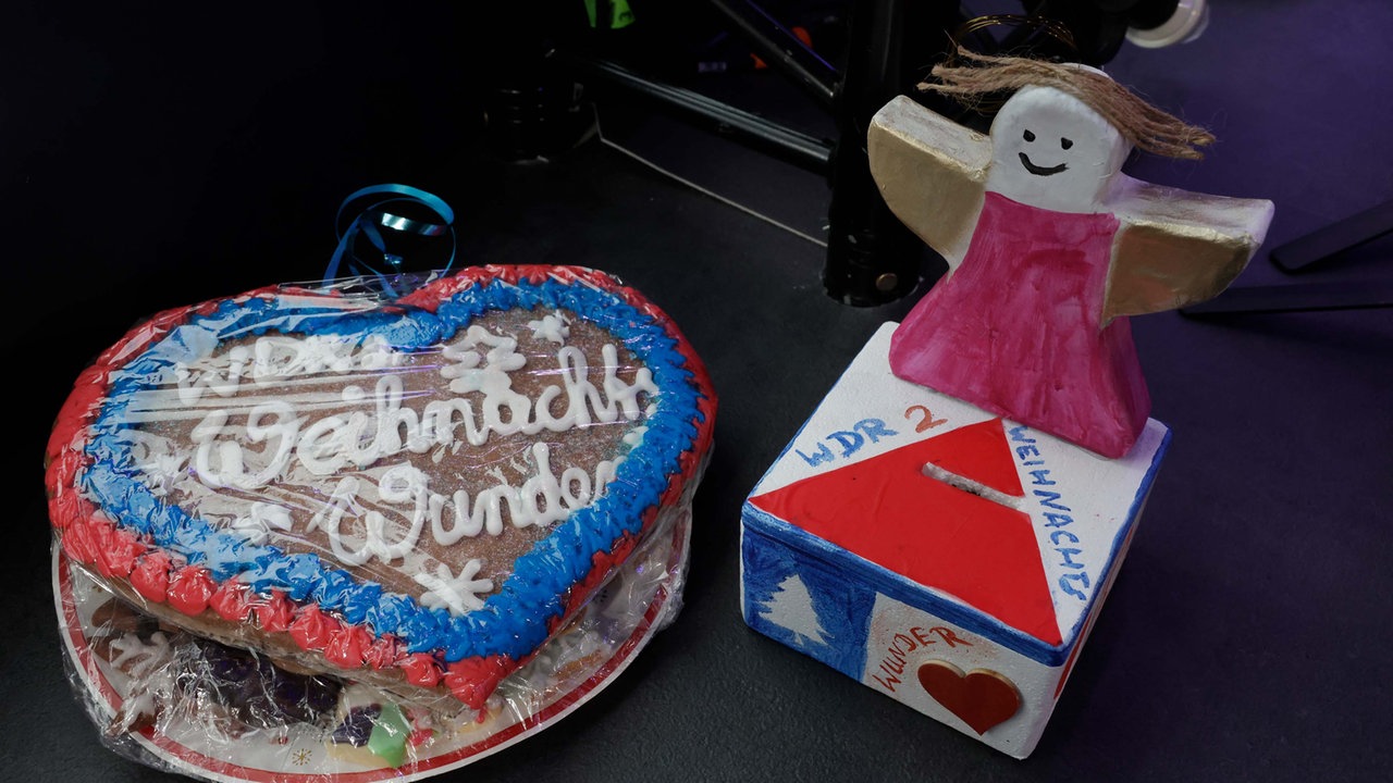Das WDR 2 Weihnachtswunder am Sonntag (14.12.2025) - ein Lebkuchen-Herz mit der Aufschrift "WDR 2 Weihnachtswunder"