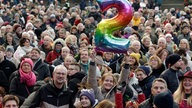 Das WDR 2 Weihnachtswunder am Sonntag (14.12.2025) - Publikum auf dem Burgplatz