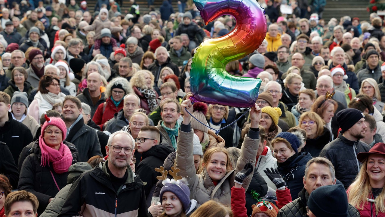 Das WDR 2 Weihnachtswunder am Sonntag (14.12.2025) - Publikum auf dem Burgplatz