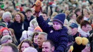 Das WDR 2 Weihnachtswunder am Sonntag (14.12.2025) - Publikum auf dem Burgplatz