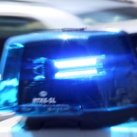 Blaulicht auf Polizeifahrzeug (Symbolbild)