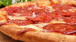 Pizza Salami; Rechte: dpa