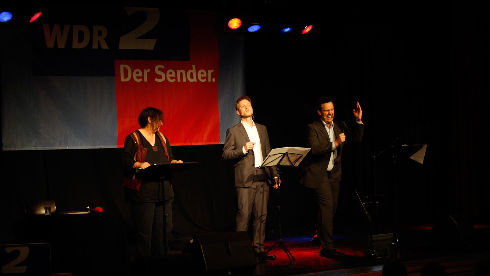 WDR 2 Lachen Live mit Maria Grund-Scholer, Henning Bornemann und Renè Steinberg (v.l.)