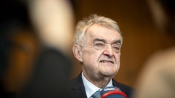 Herbert Reul (CDU), Innenminister von Nordrhein-Westfalen spricht zu Journalisten (Archivfoto vom 11.03.2026