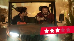 In einer Szene aus dem Kinofilm "Anaconda" sitzen Paul Rudd und Jack Black in einem Auto