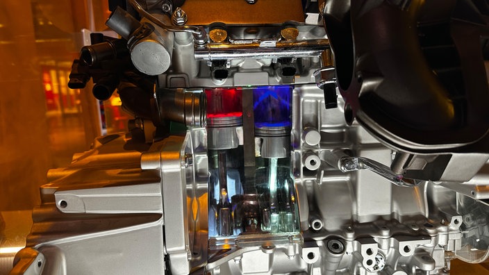 Ausstellung zum Thema "Feuer" in der DASA Dortmund: Modell eines Motors