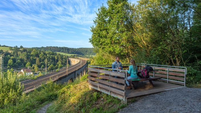 Wanderweg für Bahn-Nerds in Altenbeken. Rund um den Viadukt entdeckt ihr unterwegs Eisenbahngeschichte.