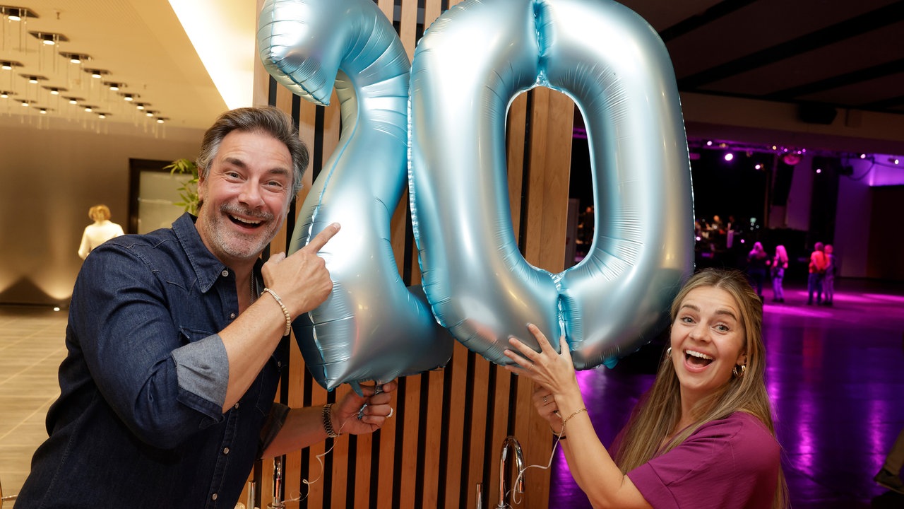 Marco Schreyl und Michelle Fausten bei der WDR 2 Hausparty in Siegburg