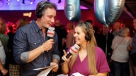Marco Schreyl und Michelle Fausten schalten ins WDR 2 Studio zu Conni Wonigeit