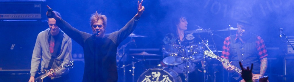 Die Toten Hosen stehen bei einem Konzert auf der Bühne