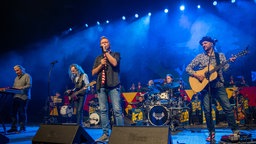 Die Band Black Föös performt bei einem Auftritt am 25.01.2025 in der Mitsubishi Electric Halle Düsseldorf.