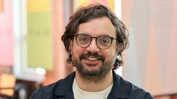 Julien Chavaz als Generalintendant des Schauspielhaus Magdeburg während der Pressekonferenz zur Spielzeit 2025/26 am 21.05.2025.
