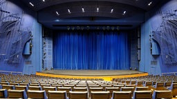 Blick auf die leere Bühne im Aalto Theater in Essen.