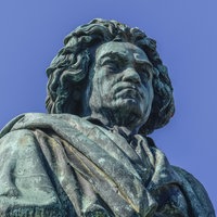 Beethoven-Denkmal auf dem Münsterplatz in Bonn