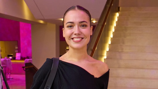 Schauspielerin Mara Romei bei der Premiere von Miss Scrooge - Ein Weihnachtsmärchen bei den Kammerspielen der Josefstadt am 16.11.2024. 