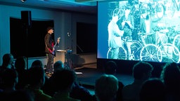 Der Kurzfilmtag im Zentralwerk Dresden mit einer Live-Vertonung von filmischem Archivmaterial.