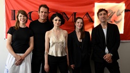 Nora Fingscheidt, Tom Tykwer, Kurdwin Ayub, Helene Hegemann und Ilker Çatak stellen ihr neues Projekt "DOGMA 25 Germany" vor.