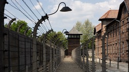 Landtagspräsident André Kuper in Auschwitz: Sorge um Jugend und Opfer-Dokumente.