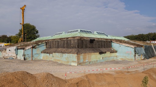 Nordrhein-Westfalen, Monheim am Rhein: Blick auf die sich im Umbau befindliche Mack-Pyramide.