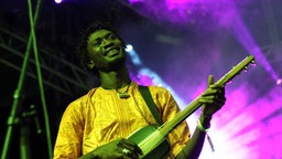 Bassekou Kouyaté spielt die Ngoni