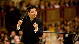 Der Dirigent Andrés Orozc-Estrada, Generalmusikdirektor des Kölner Gürzenich Orchesters
