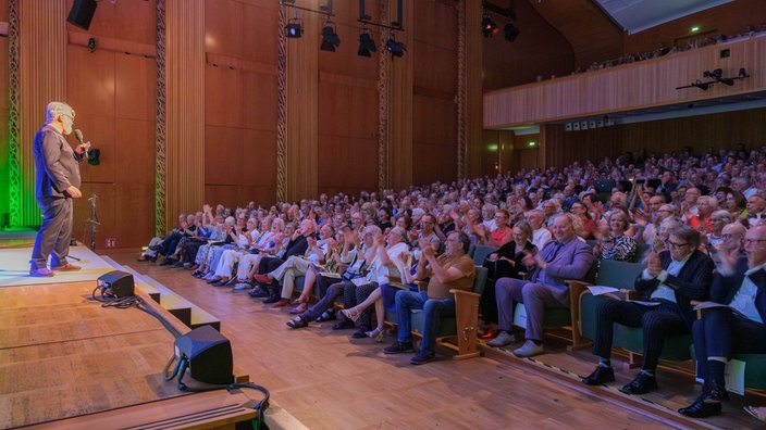 Aufnahme von der Gala des Klassik Forums im Kölner Funkhaus: Das Publikum im Klaus-von-Bismarck-Saal.