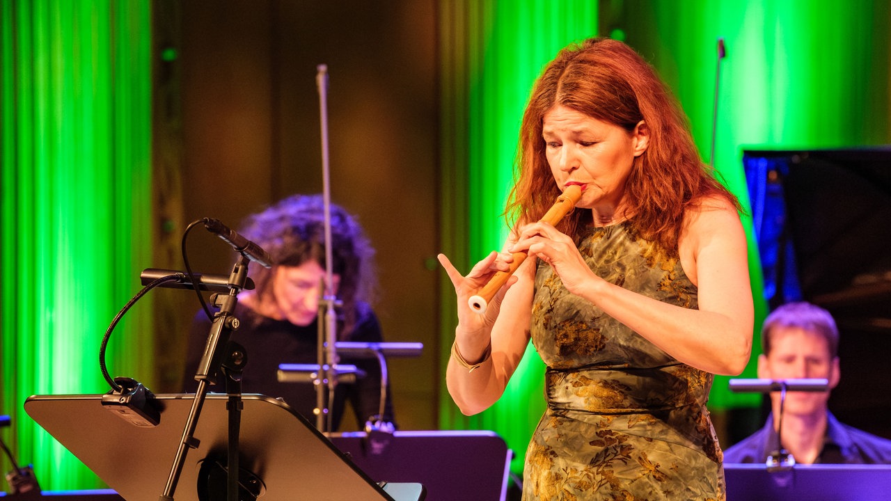 Aufnahme von der Gala des Klassik Forums im Kölner Funkhaus: Dorothee Oberlinger spielt Blockflöte.