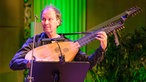 Aufnahme von der Gala des Klassik Forums im Kölner Funkhaus: Lautenist Michael Dücker mit seiner Laute.