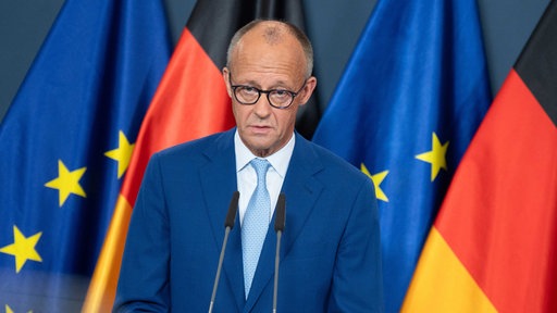 Pressestatement des CDU Parteivorsitzenden und Bundeskanzlers Friedrich Merz (CDU) zu den ersten Veroeffentlichungen von Umfrageergebnissen zum Ausgang der Landtagswahlen in Mecklenburg-Vorpommern und den Wahlen zum Abgeordnetenhaus in Berlin