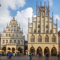Rathaus Münster - Blick auf Historische Rathaus (rechts) und das Stadtweinhaus (links) am Prinzipalmarkt