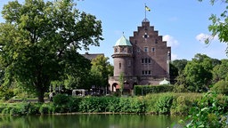 Schloss Wittringen, ein Wasserschloss, ist heute in städtischem Besitz und beherbergt ein Museum und ein Restaurant.