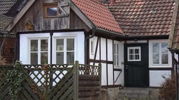 Die Rückseite eines kleinen westfälischen Fachwerkhauses.