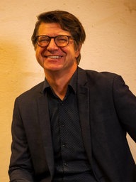 Porträtfoto von Ralf Koss, Leiter des Fußballliteratur-Festivals "Nachspielzeit".