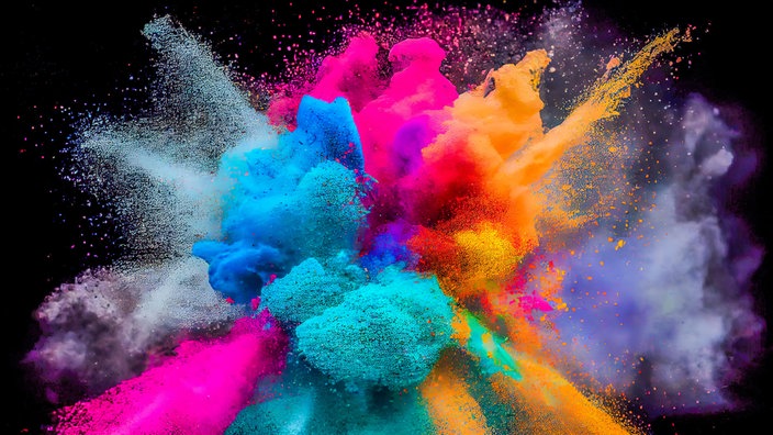 Buntes, aufgewirbeltes Holi-Pulver, das wie eine Farbexplosion aussieht