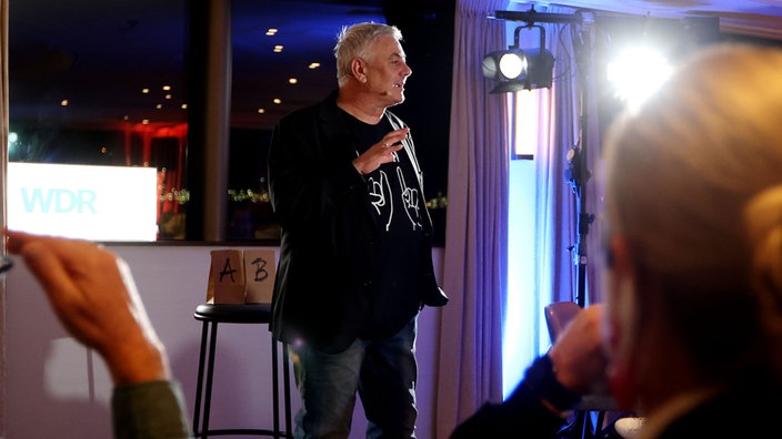 Ingo Oschmann präsentiert sein Comedy- und Zaubereiprogramm