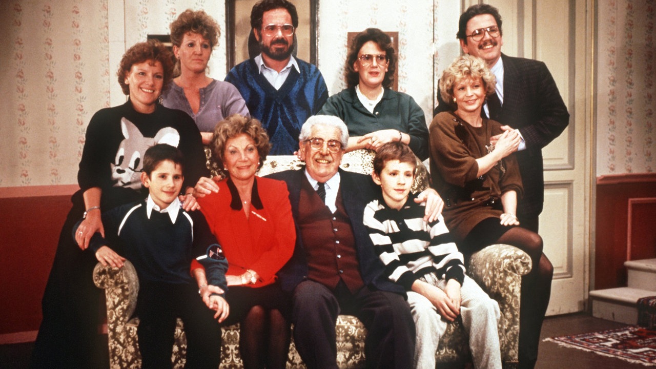 Familie Millowitsch mit Ensemble