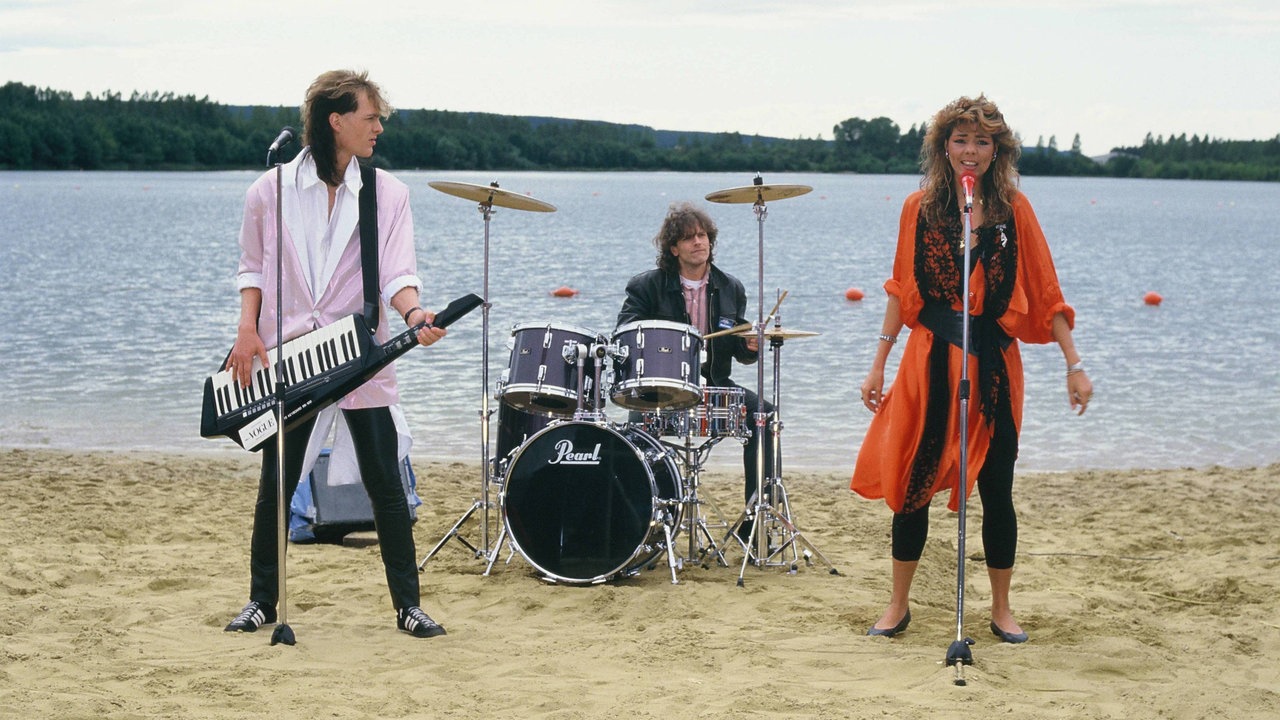 Sängerin Sandra und Band bei einem Auftritt 1985 in Düren