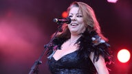 Sängerin Sandra auf der Bühne 2015