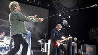 Roger Daltrey und Pete Townshend auf der Bühne bei ihrem Auftritt in Amsterdam 2013.