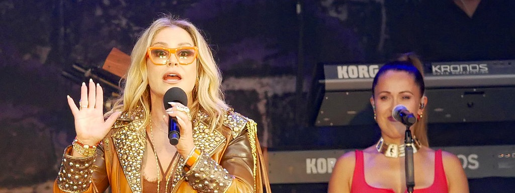 Anastacia winkt
