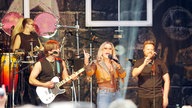 Anastacia und Band auf Bühne