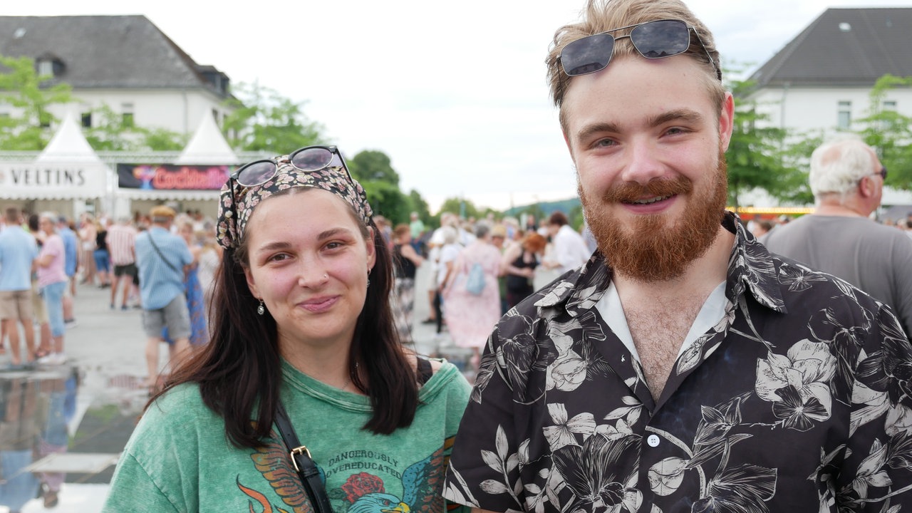 Junge Frau und junger Mann